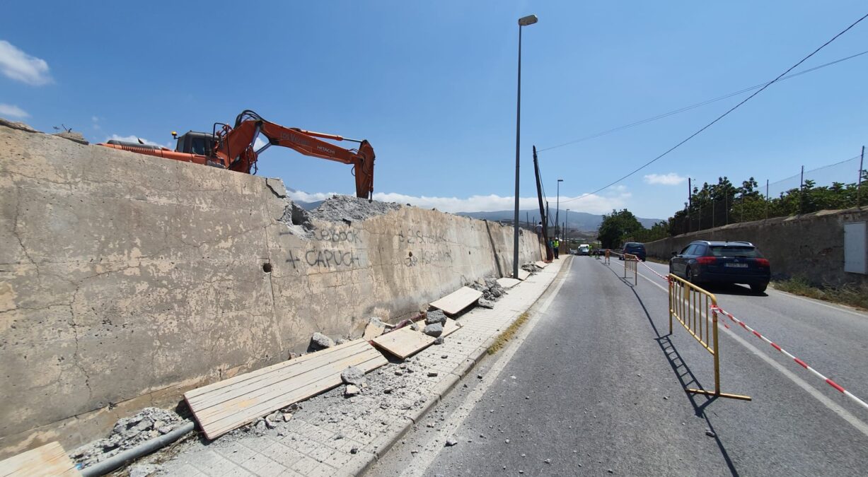La demolición del muro del camino de Las Ventillas marca el comienzo de